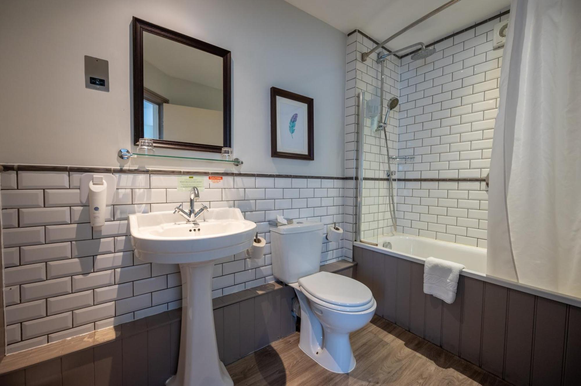 Cross Hands Hotel by Greene King Inns Old Sodbury Buitenkant foto