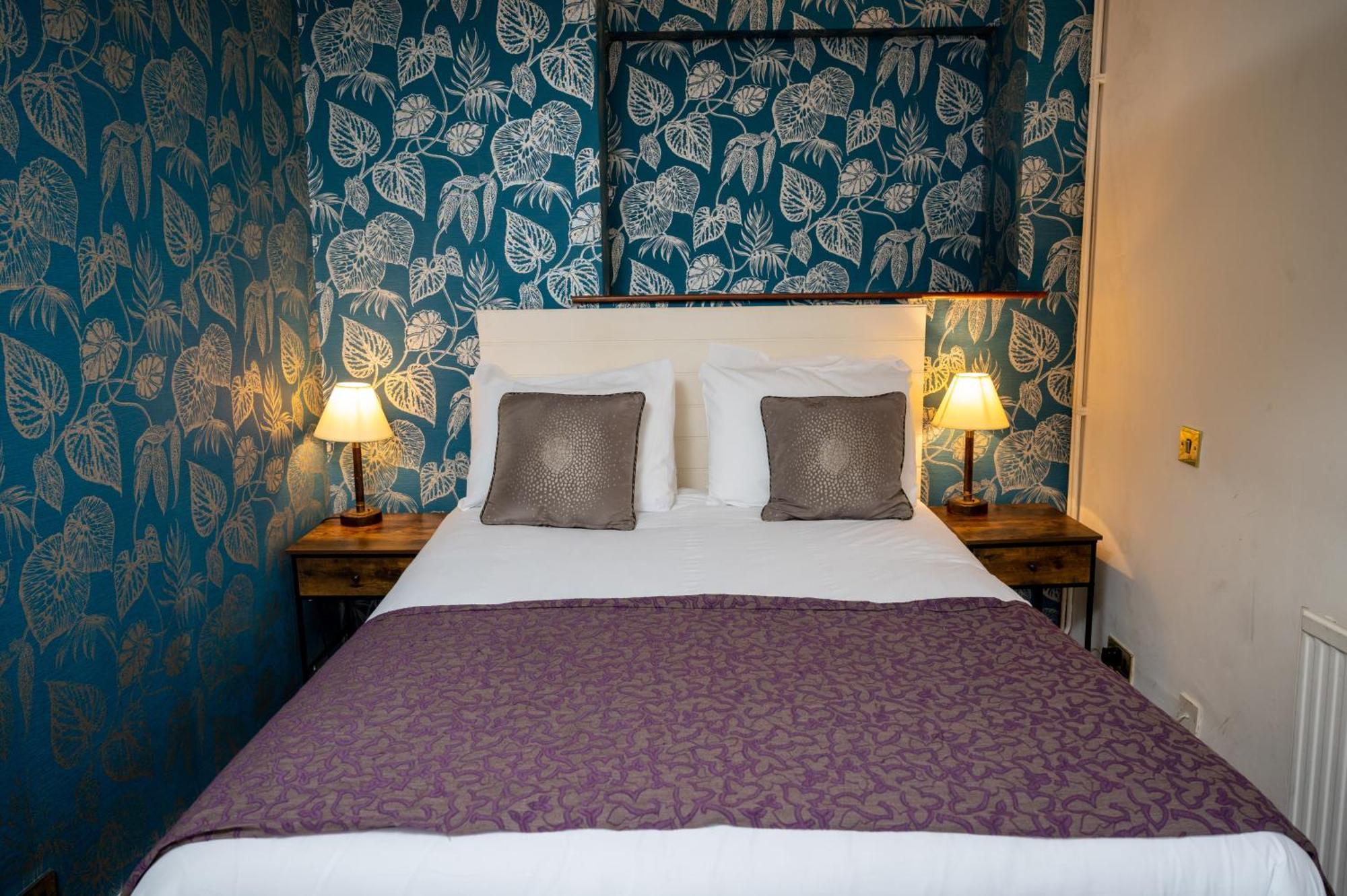 Cross Hands Hotel by Greene King Inns Old Sodbury Buitenkant foto