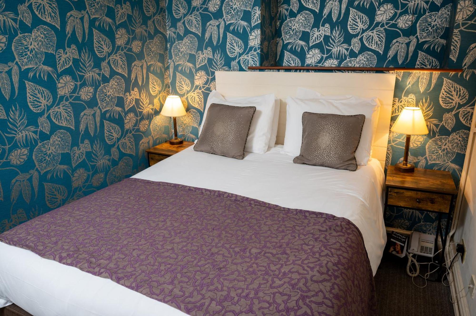 Cross Hands Hotel by Greene King Inns Old Sodbury Buitenkant foto