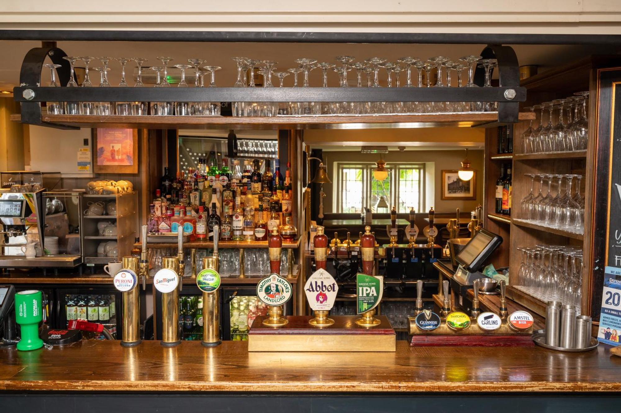 Cross Hands Hotel by Greene King Inns Old Sodbury Buitenkant foto
