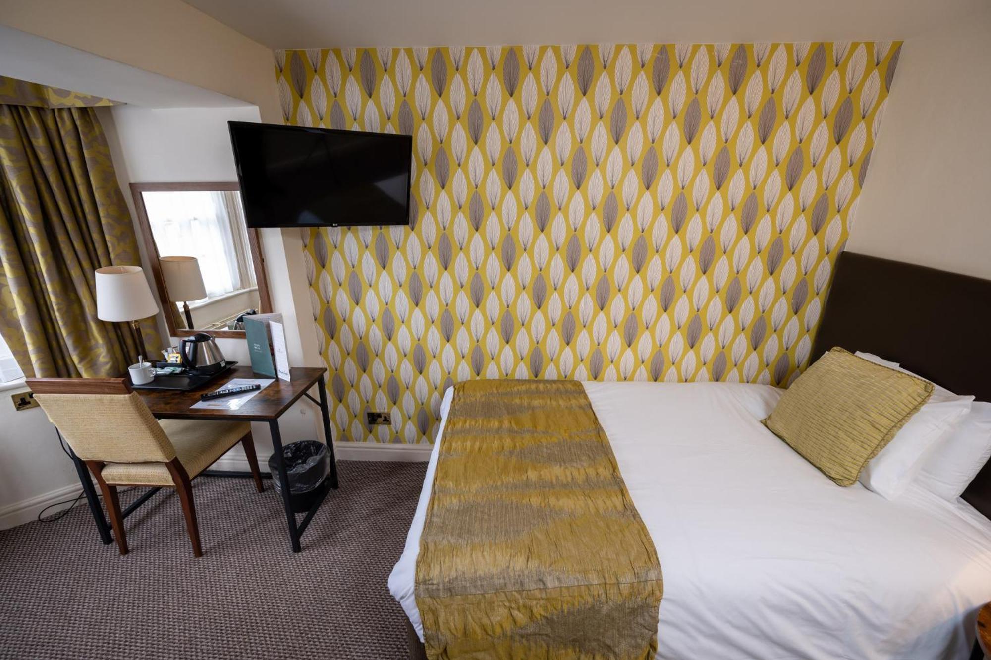 Cross Hands Hotel by Greene King Inns Old Sodbury Buitenkant foto