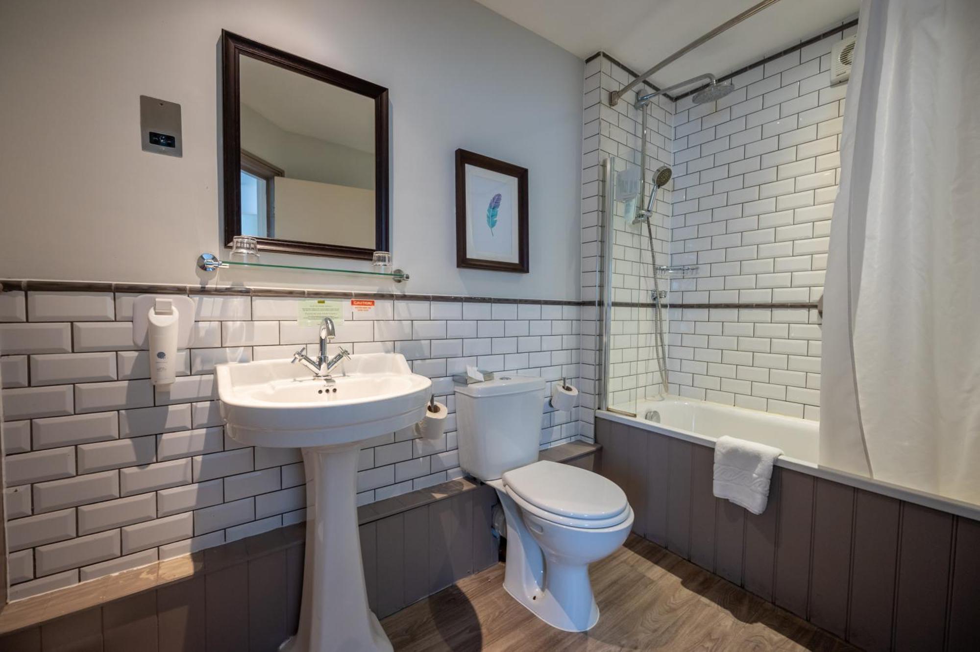 Cross Hands Hotel by Greene King Inns Old Sodbury Buitenkant foto
