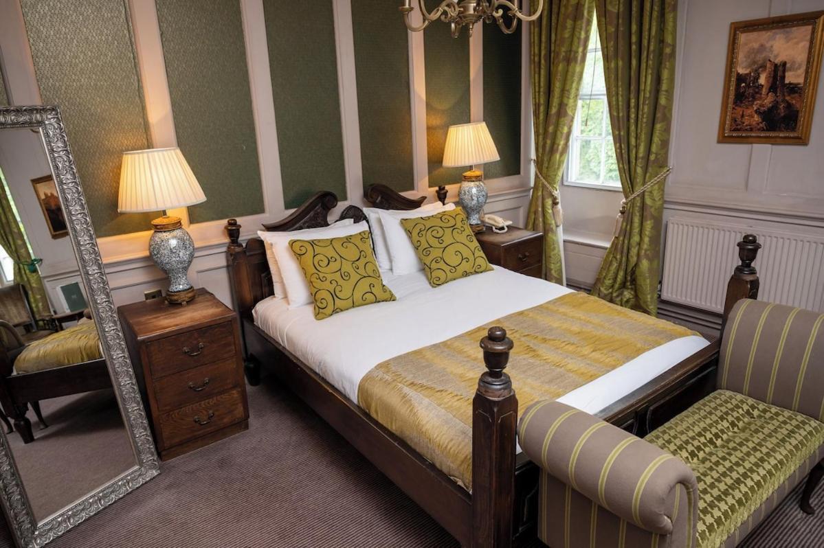 Cross Hands Hotel by Greene King Inns Old Sodbury Buitenkant foto