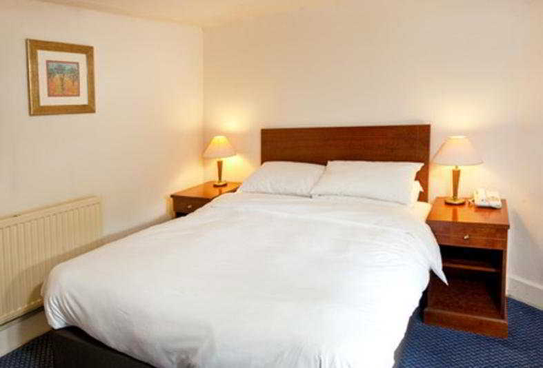 Cross Hands Hotel by Greene King Inns Old Sodbury Buitenkant foto